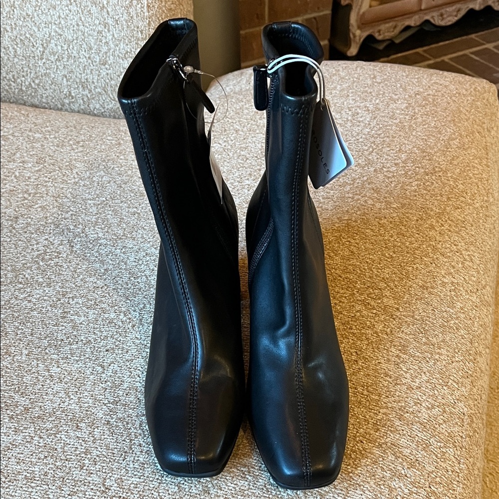 Black Women's Square-Toe Zip Ankle Boots - Aerosoles